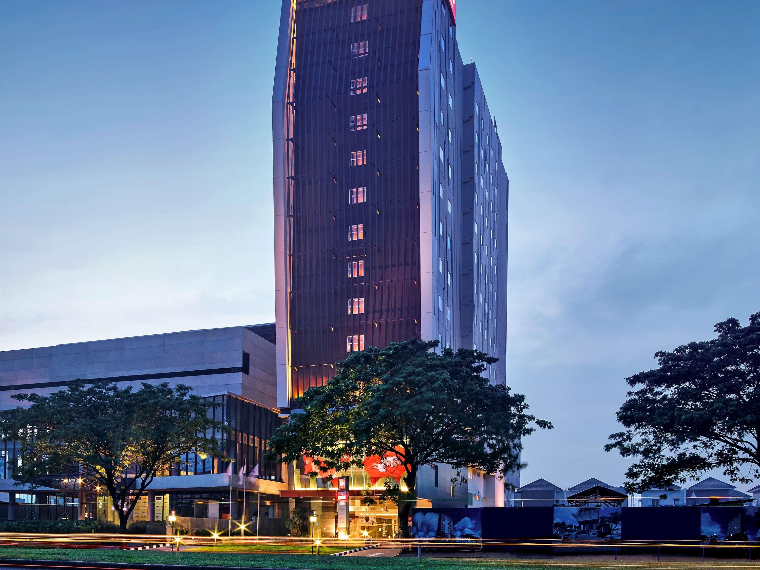 Ibis Gading Serpong Buitenkant foto