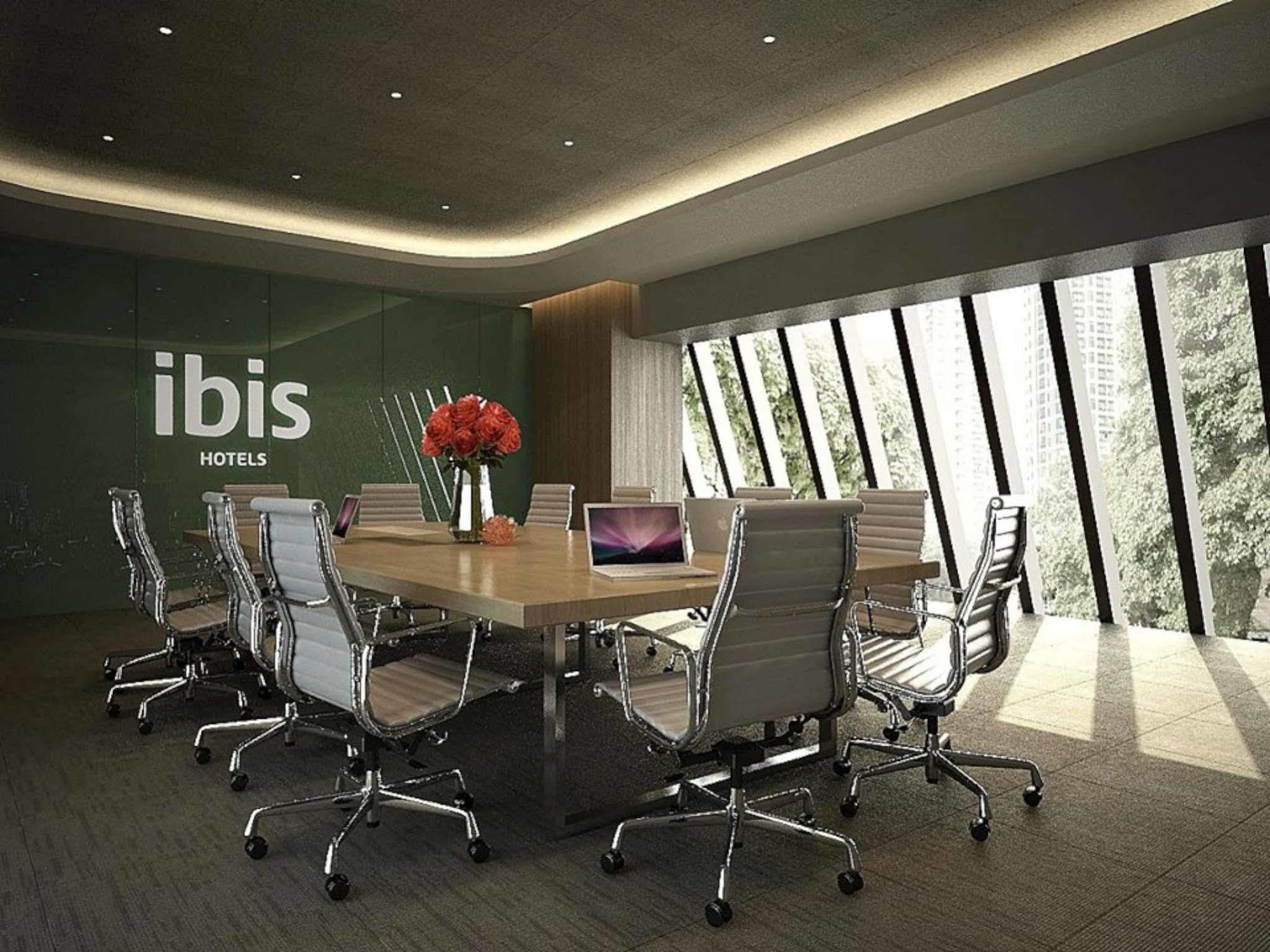 Ibis Gading Serpong Buitenkant foto