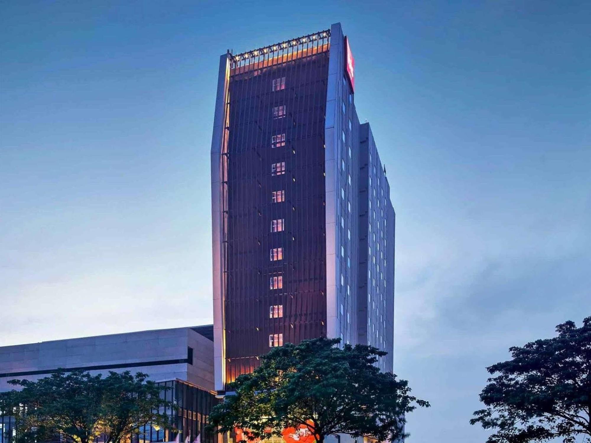 Ibis Gading Serpong Buitenkant foto